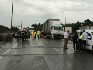 Bariyerlere Çarptı, Yola Dökülen Mazot Az Kalsın Faciaya Yol Açıyordu