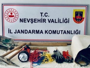 İ̇zinsiz Kazı Yaparken Suçüstü Yakalandılar