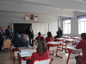 Manyas’ta Öğrencilere Ders Başı Yaptı