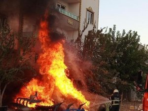 Bina Bahçesinde Yanan Traktör Lastikleri Paniğe Neden Oldu