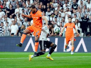Spor Toto Süper Lig: Beşiktaş: 0 - Başakşehir: 0 (İ̇lk Yarı)