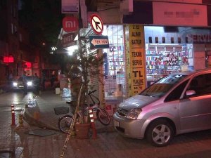 Fatih’te Silahlı Kavgada Sokaktaki Esnaf Vuruldu