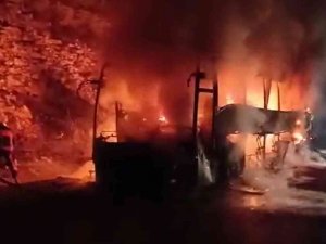 Yolcu Otobüsü Alev Alev Yandı, 18 Yolcu Son Anda Kurtuldu