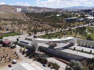 Üniversite Personeli Kampüsteki Ağaçlık Alanda Ölü Bulundu