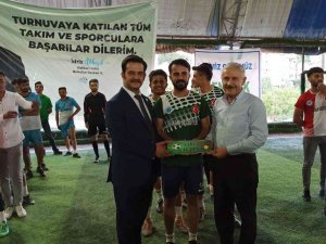 Hakkari’de Mahalleler Arası Futbol Turnuvası Sona Erdi