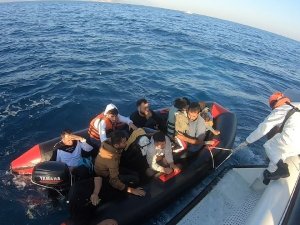 Kuşadası’nda 12 Düzensiz Göçmen Kurtarıldı