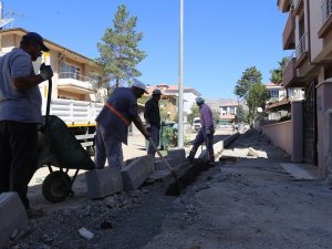 Erzincan’da Yol Yapım Ve Onarım Çalışmaları Devam Ediyor