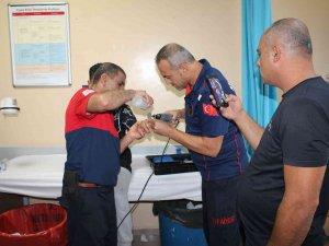 Parmağına Yüzük Sıkışan Çocuğun İmdadına Sağlık Çalışanları Ve İtfaiye Ekipleri Yetişti