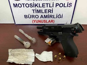 Kütahya’da Bir Araçta Silah Ve Uyuşturucu Ele Geçirildi