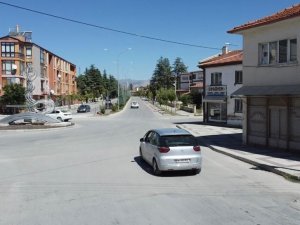 Kırmızı Işıkta Geçen Sürücüyü Polis Dron İle Tespit Edip Yakaladı