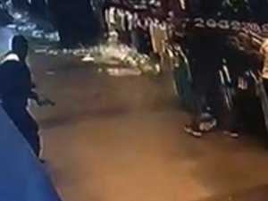 Eminönü Yeraltı Çarşısı Savaş Alanına Döndü: 7 Kişinin Yaralandığı Çatışma Anı Kameraya Yansıdı