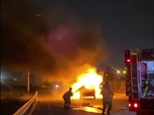 Ataşehir’de Gençlerin Drift Tutkusu Otomobili Küle Çevirdi