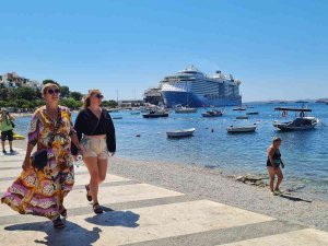 Turizmci Turist Sayısı Kadar Kişi Başı Geliri De Odağına Aldı