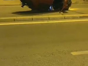 Kaza Yapan Alkollü Sürücü, Ters Dönen Otomobili Bırakıp Kaçtı