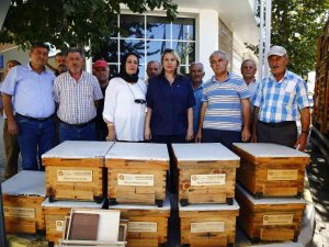 Antalya Büyükşehir’den Arıcıya Kovan Desteği