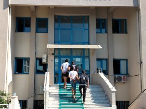 İ̇nşaat Malzemesi Çalarken Yakalanan Zanlılar Adliyeye Sevk Edildi