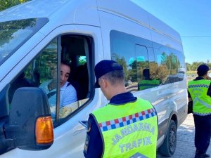 Jandarma Ekipleri Servis Araçlarını Denetlemeye Başladı
