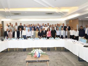 Ak Parti İ̇zmir’de, Önceki Dönem Belediye Başkan Adaylarıyla Beyin Fırtınası