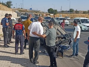Kontrolden Çıkan Otomobil Takla Attı: 2 Yaralı