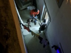 İ̇stanbul’da Evi Dağıtan Çocuklarını Sopayla Döven Baba Serbest Bırakıldı