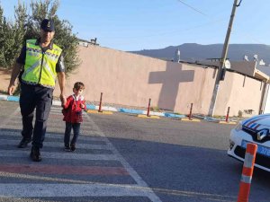 İ̇zmir’de Jandarmadan Okul Ve Çevresi Denetimi