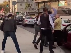 Kadıköy’de İ̇ett Şoförü İle Vatandaşın Kavgası: İ̇ett Şoförü Güçlükle Zapt Edildi
