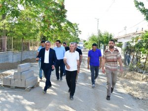 Başkan Çınar, Kaldırım Ve Yol Yenileme Hizmetlerini İnceledi