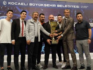 Şampiyonlar Kupalarını Aldı