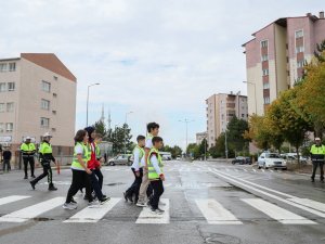Öğrencilerin Güvenliği İçin Trafik İşaretleri Yenilendi