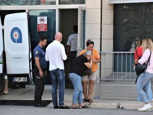 Kontrolden Çıkan Otomobil Sürücüsü Genç Kadın Hayatını Kaybetti
