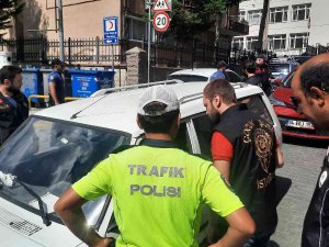 Beyoğlu Ve Esenler’de Okul Önlerinde Asayiş Uygulaması: Araçlar Durdurulup Didik Didik Arandı