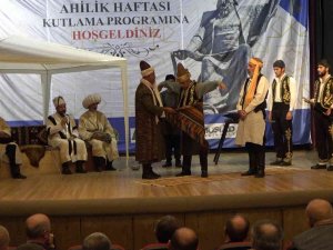 Ahilikteki "Şed Kuşanma" Töreni Tiyatroyla Canlandırıldı