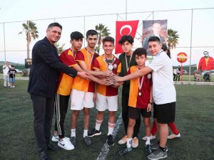 Ulaş Bayam Futbol Turnuvası’nda Şampiyonların Kupa Heyecanı