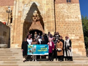 Şehrin Güzelliklerini Keşfediyorlar