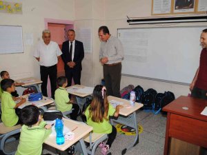 Minik Öğrencilere Çanta Ve Kırtasiye Seti Hediyesi