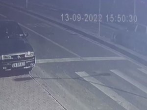 Yaya Geçidinde Otomobilin Çarptığı Anne Ve Kızı Ölümden Döndü