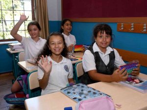 Başkan Günel Minik Öğrencilerin Okul Heyecanına Ortak Oldu