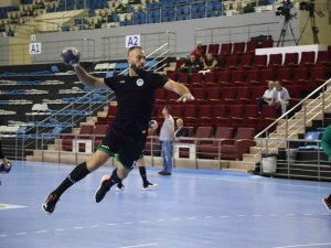 Büyükşehir Hentbol Sezona Galibiyetle Başladı