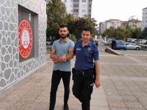 2 Kardeşin Ev Ve Arabasına Ateş Açan Şahıs Tutuklandı