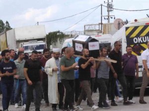 İ̇şten Çıkarılan İşçiler Tabutlu Eylem Yaptı, Gıyabi Cenaze Namazı Kıldı