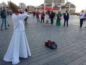 Taksim Meydanı’nda Sema Gösterisi Büyük İlgi Çekti