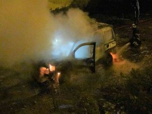 Terk Edilmiş Araç Alev Alev Yandı