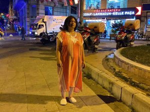 Beyoğlu’nda Bir Garip Olay: Kaldırımda Hareketsiz Bekleyen Kadın Polisi Alarma Geçirdi