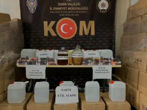 İ̇zmir’de 4 Ayrı Kaçakçılık Operasyonu: Çok Miktarda Kaçak Ürün Ele Geçirildi