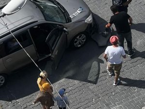 Seyahat Ettiği Araba Kaza Yaptı, Küçük Çocuk Ortalığı Birbirine Kattı