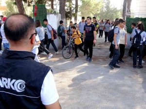 Osmaniye’de Okul Önlerinde Narkotik Uygulaması