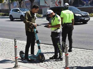 Konya’da Elektrikli Scooter Sürücüleri Denetlendi