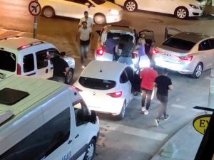 Küçükçekmece’de Tekme Tokatlı Yol Vermeme Kavgası