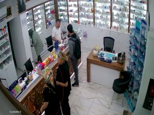 Kasımpaşa’da İlginç Hırsızlık: Kadın Hırsızlar Eczaneden İlacı Böyle Çaldı