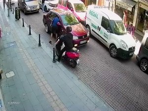 Bayrampaşa’da Cep Telefonu Hırsızlığı Kamerada